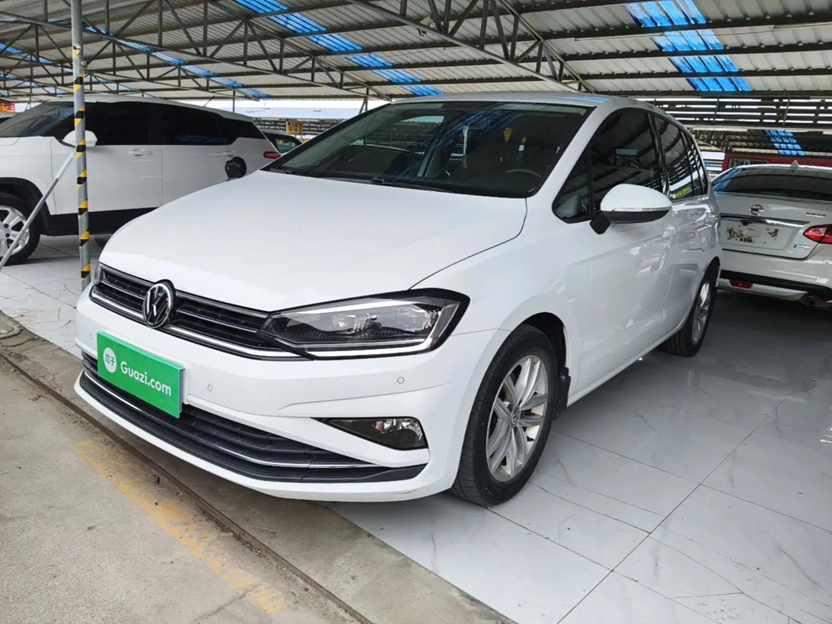 Volkswagen Golf Sportsvan 2019 200TSI Automatic C-HR Pure Version China VI Standard — миниатюра 1