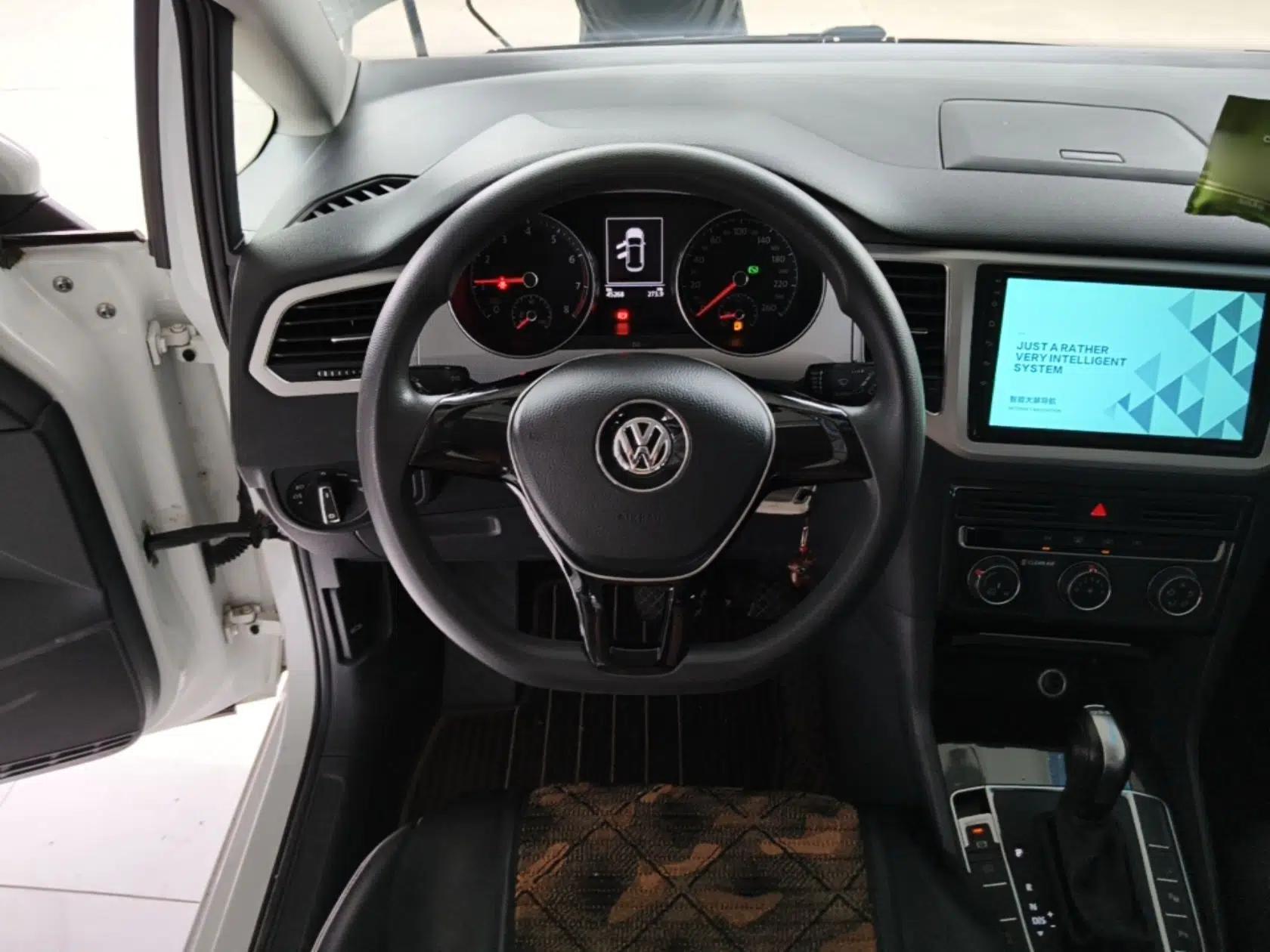 Volkswagen Golf Sportsvan 2019 200TSI Automatic C-HR Pure Version China VI Standard — миниатюра 13