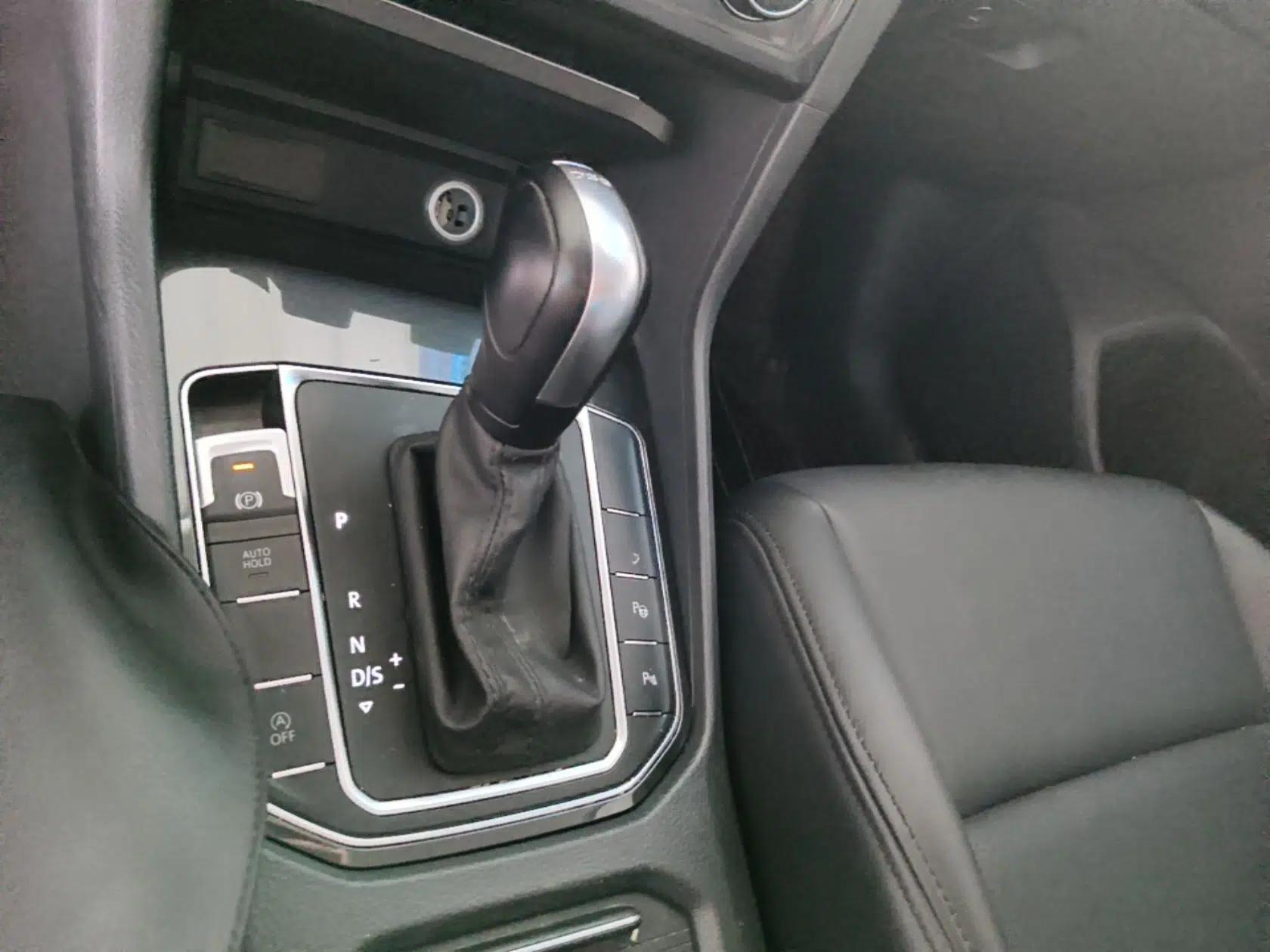 Volkswagen Golf Sportsvan 2019 200TSI Automatic C-HR Pure Version China VI Standard — миниатюра 16