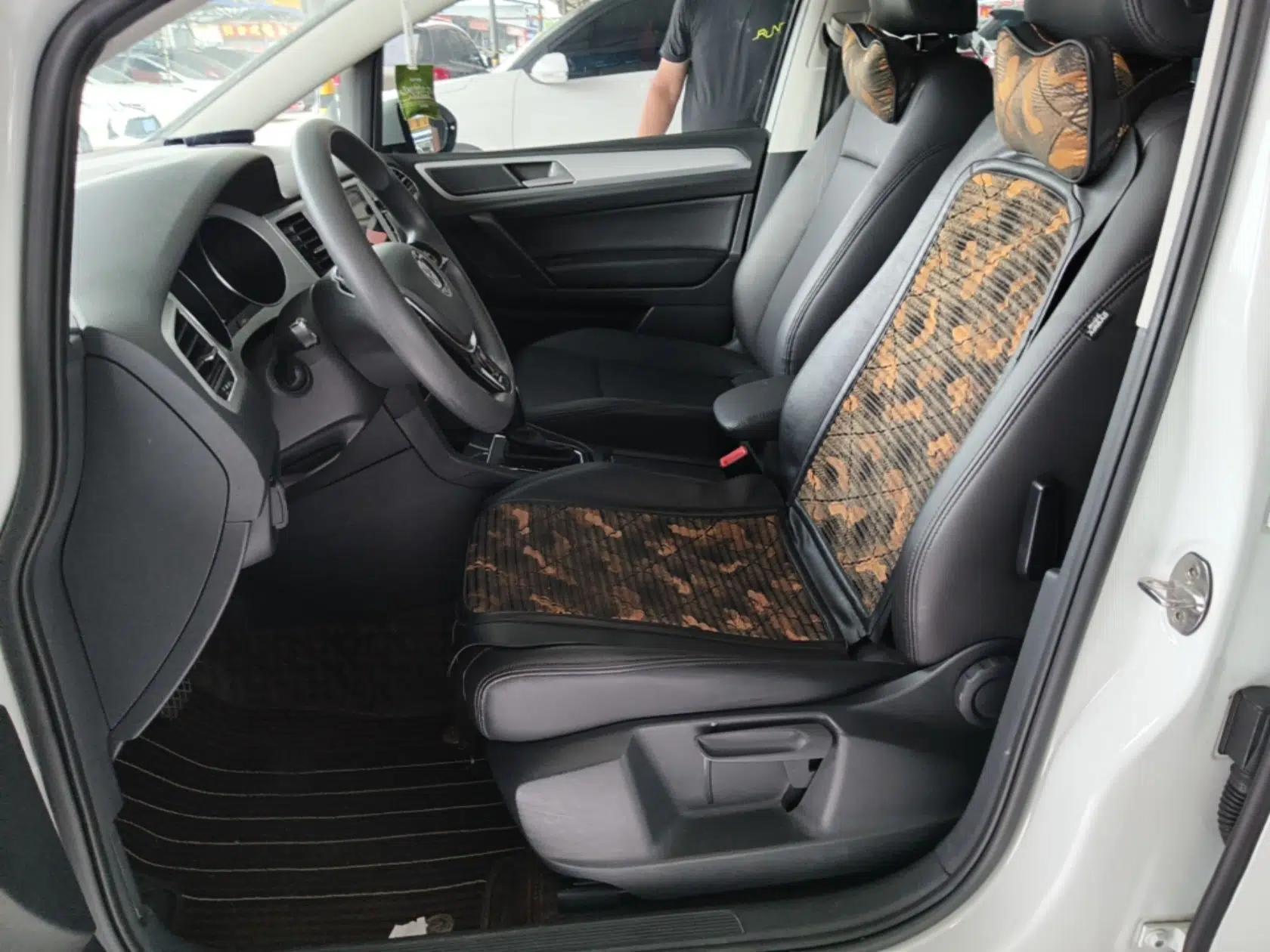 Volkswagen Golf Sportsvan 2019 200TSI Automatic C-HR Pure Version China VI Standard — миниатюра 17