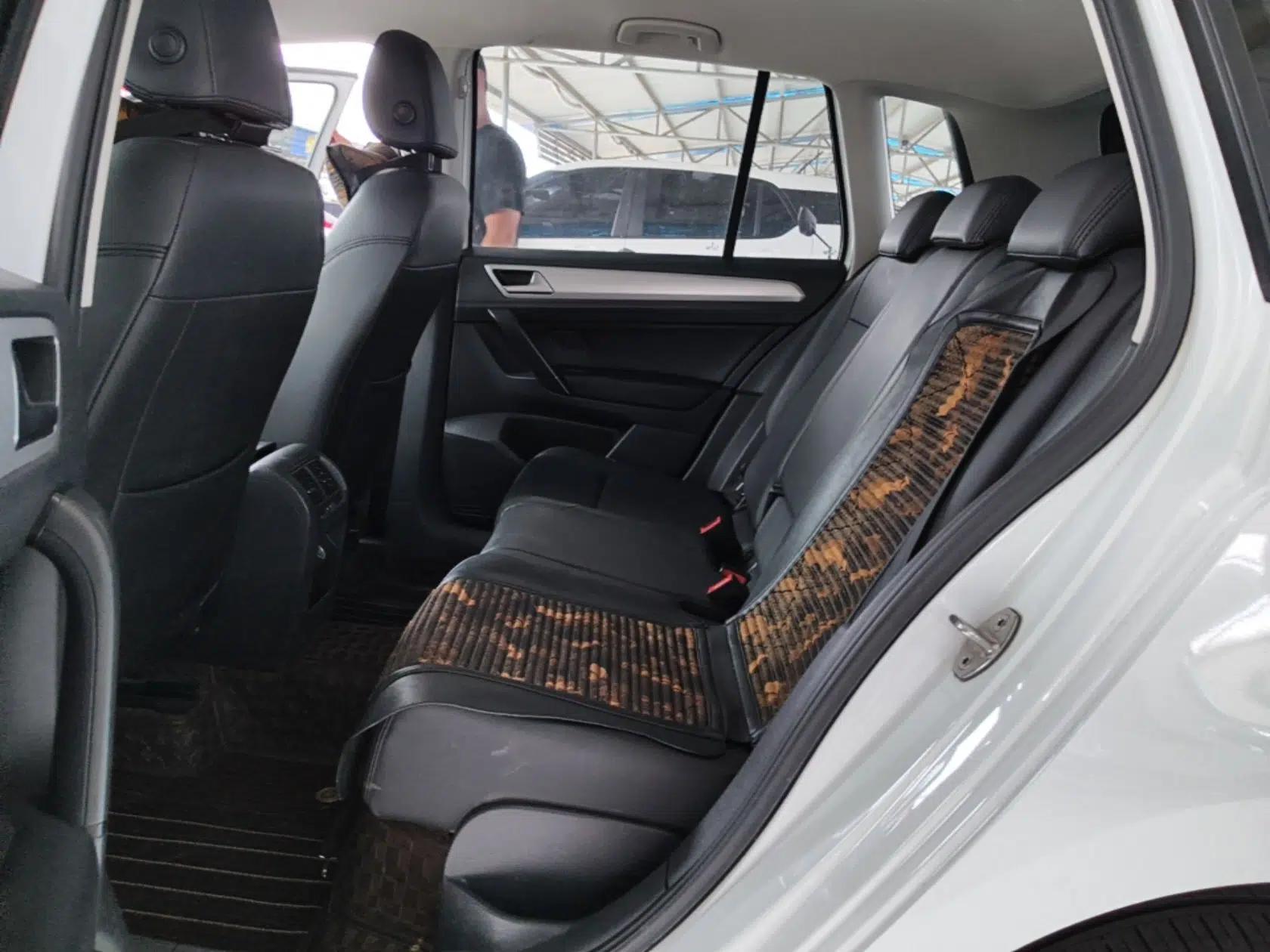Volkswagen Golf Sportsvan 2019 200TSI Automatic C-HR Pure Version China VI Standard — миниатюра 20