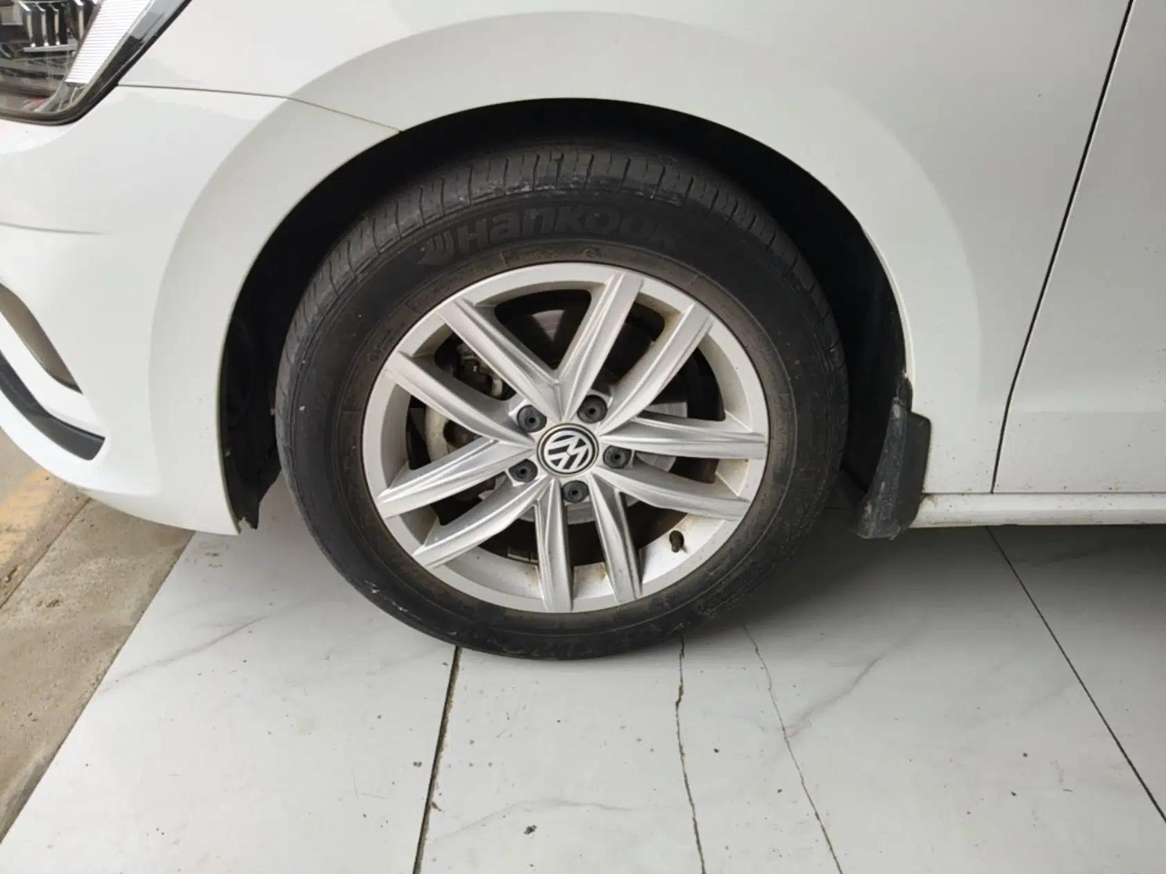 Volkswagen Golf Sportsvan 2019 200TSI Automatic C-HR Pure Version China VI Standard — миниатюра 10