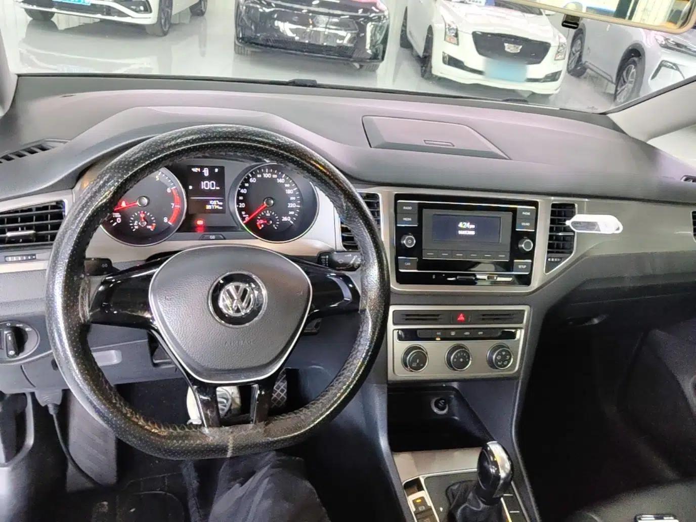 Volkswagen Golf Sportsvan 2018 1.6L Automatic Comfort Model — миниатюра 12