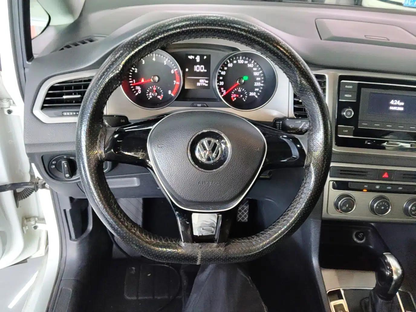 Volkswagen Golf Sportsvan 2018 1.6L Automatic Comfort Model — миниатюра 13