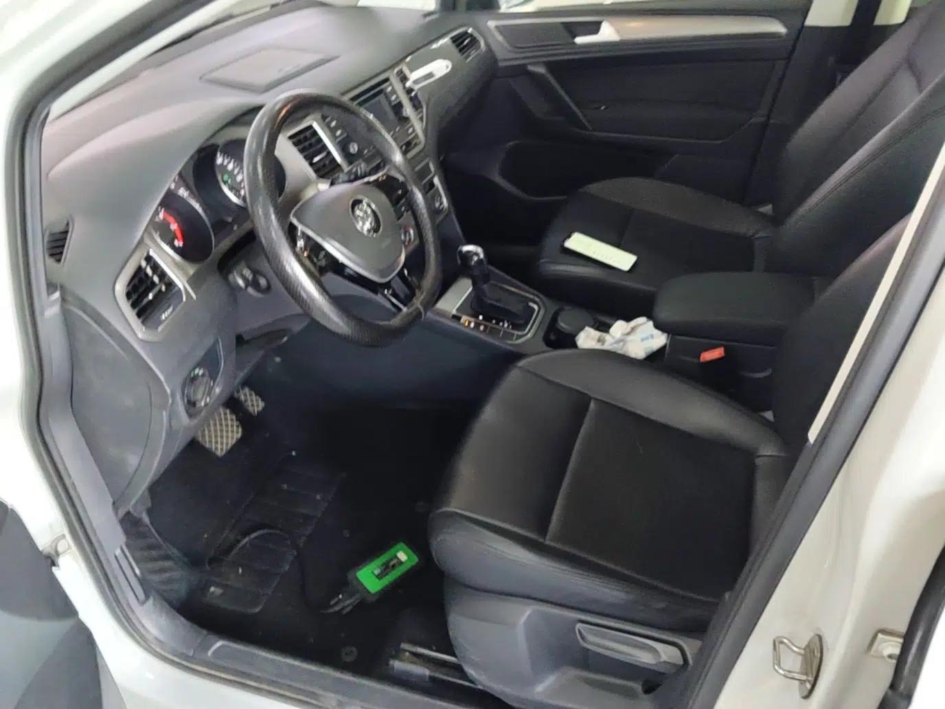Volkswagen Golf Sportsvan 2018 1.6L Automatic Comfort Model — миниатюра 17