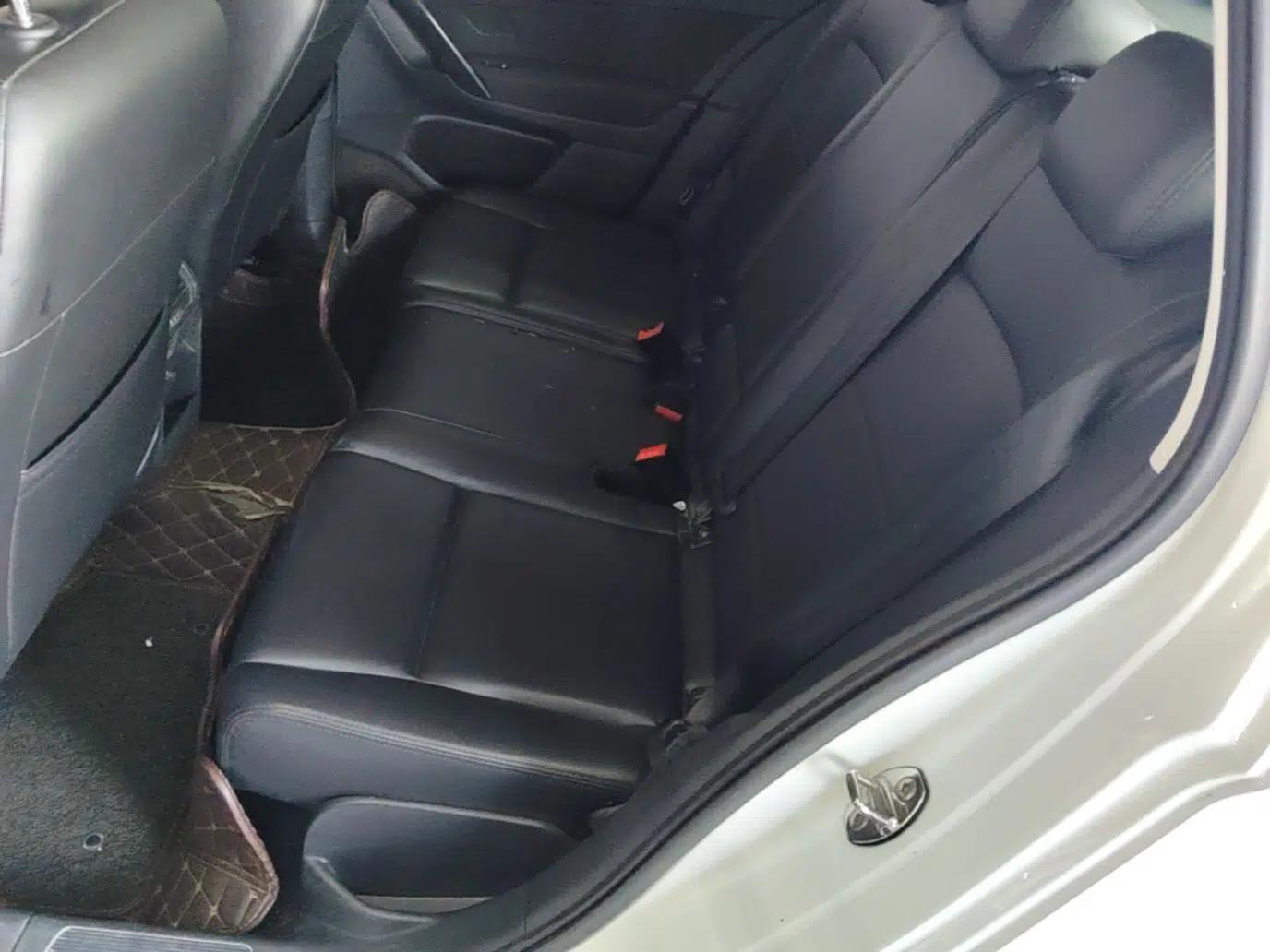 Volkswagen Golf Sportsvan 2018 1.6L Automatic Comfort Model — миниатюра 20