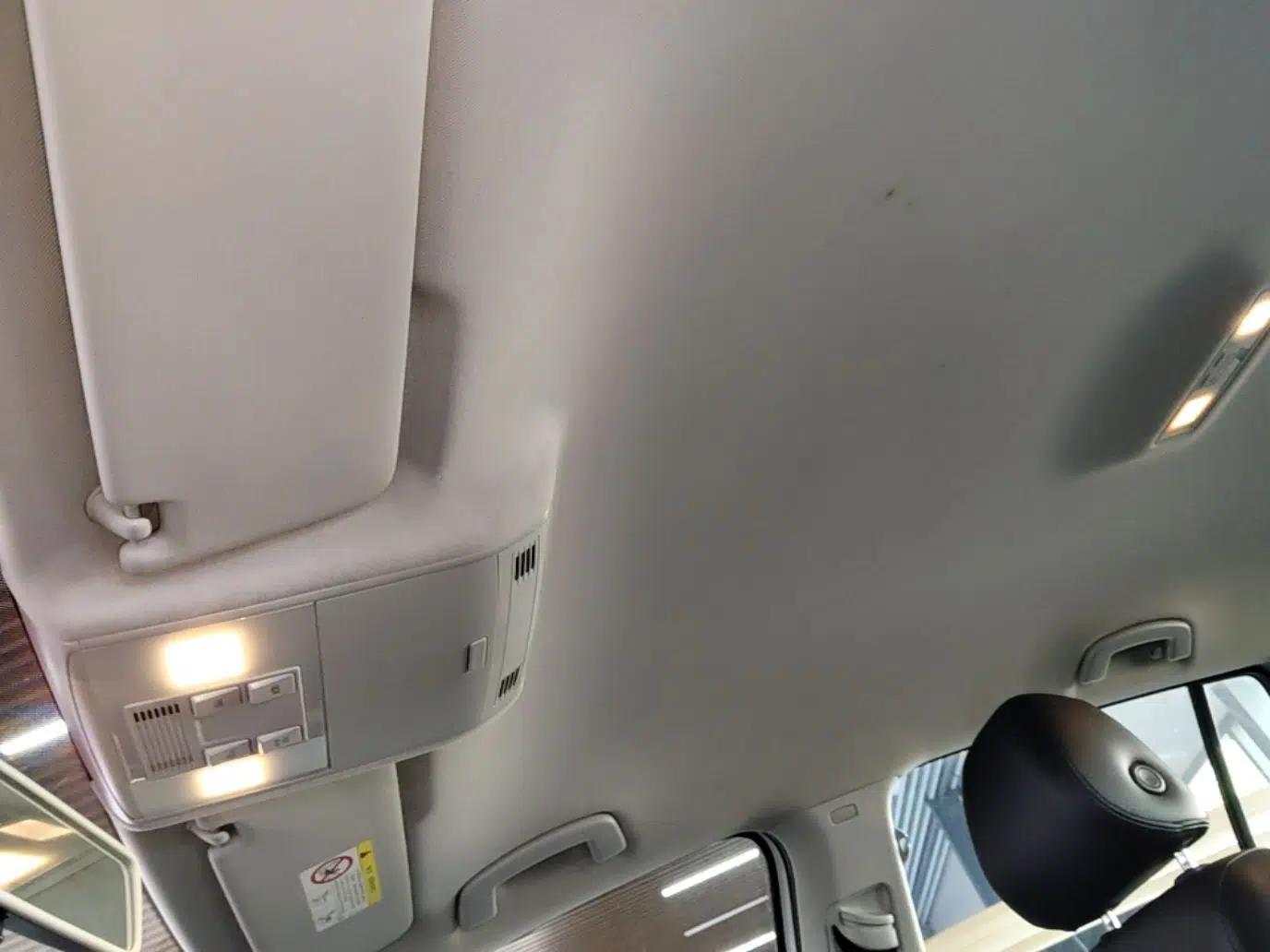 Volkswagen Golf Sportsvan 2018 1.6L Automatic Comfort Model — миниатюра 21