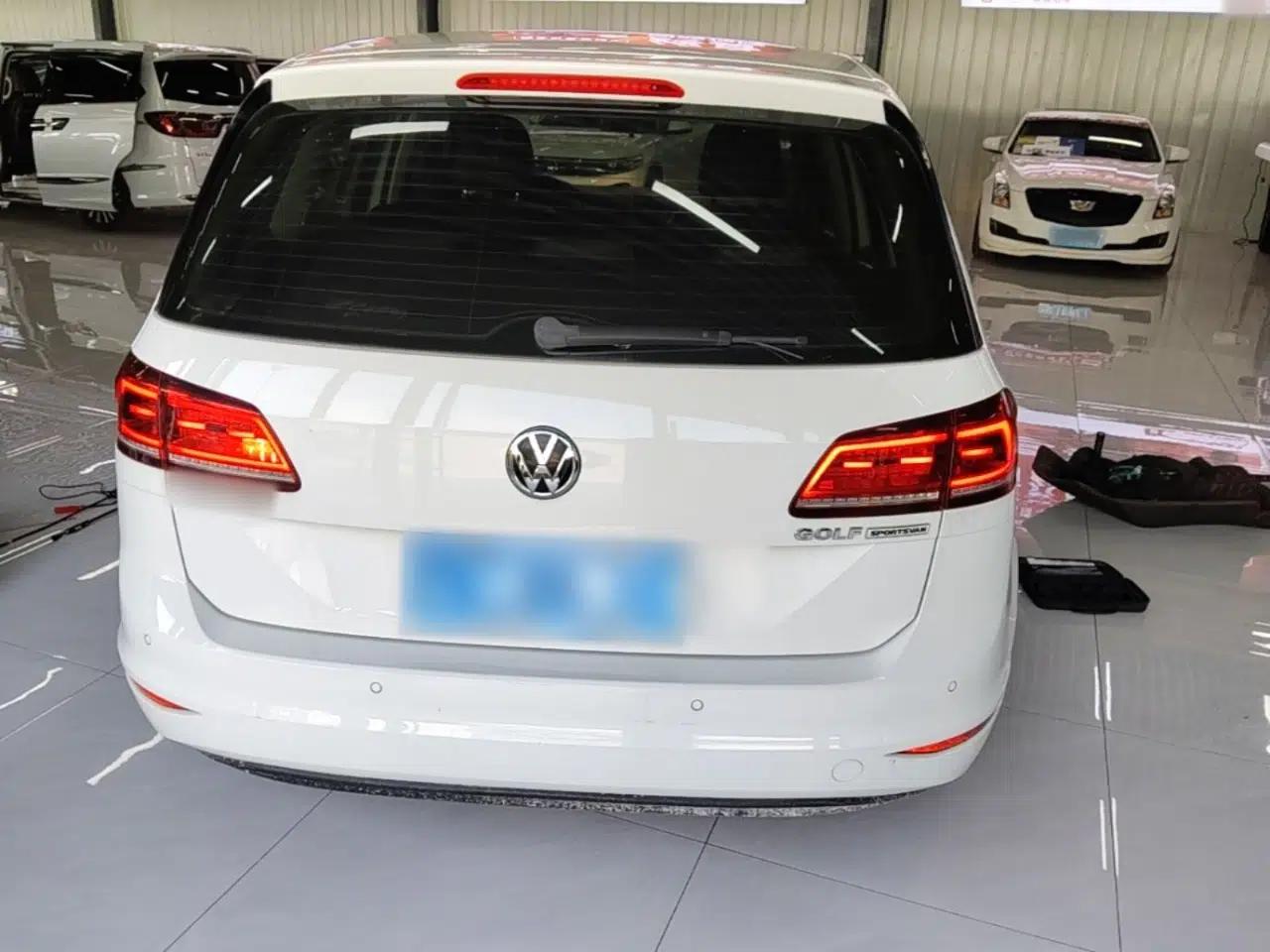 Volkswagen Golf Sportsvan 2018 1.6L Automatic Comfort Model — миниатюра 5