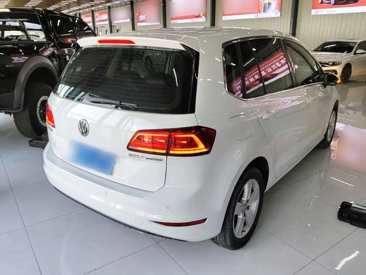 Volkswagen Golf Sportsvan 2018 1.6L Automatic Comfort Model — миниатюра 6