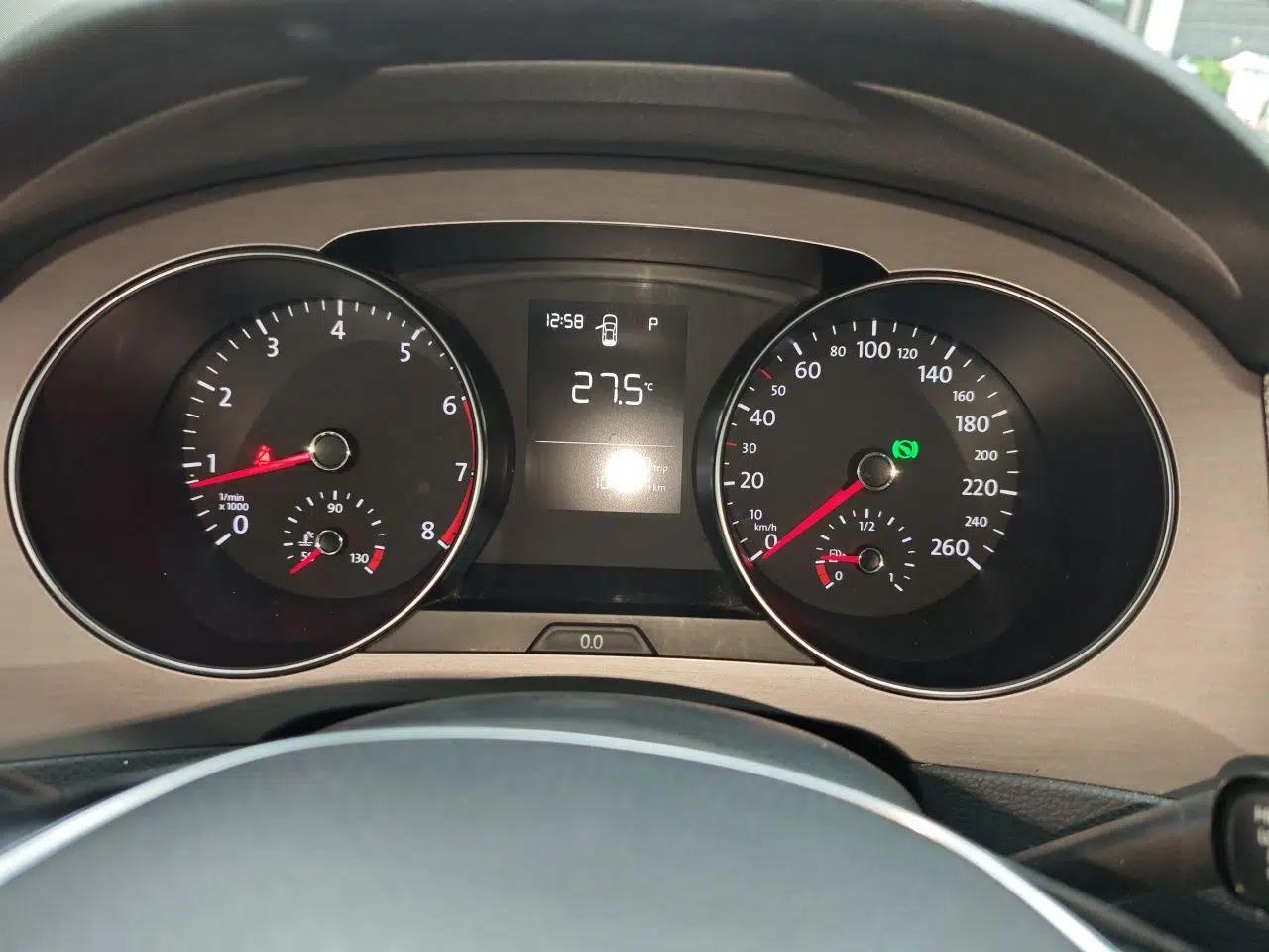 Volkswagen Golf Sportsvan 2016 1.6L Automatic Comfort Model — миниатюра 11