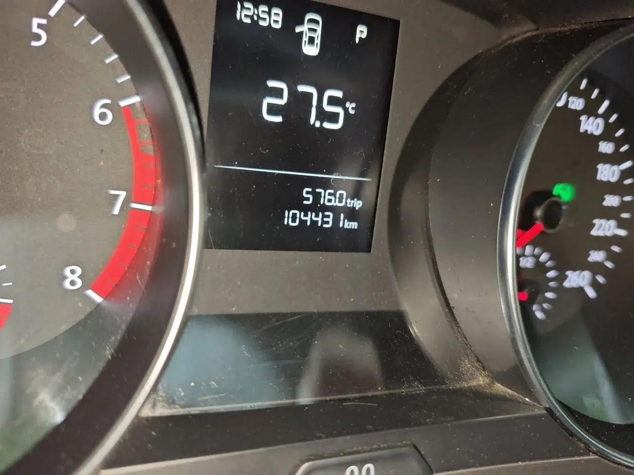 Volkswagen Golf Sportsvan 2016 1.6L Automatic Comfort Model — миниатюра 12
