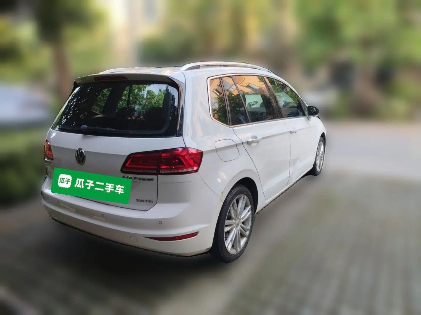 Volkswagen Golf Sportsvan 2018 230TSI Automatic Luxury Model — миниатюра 6