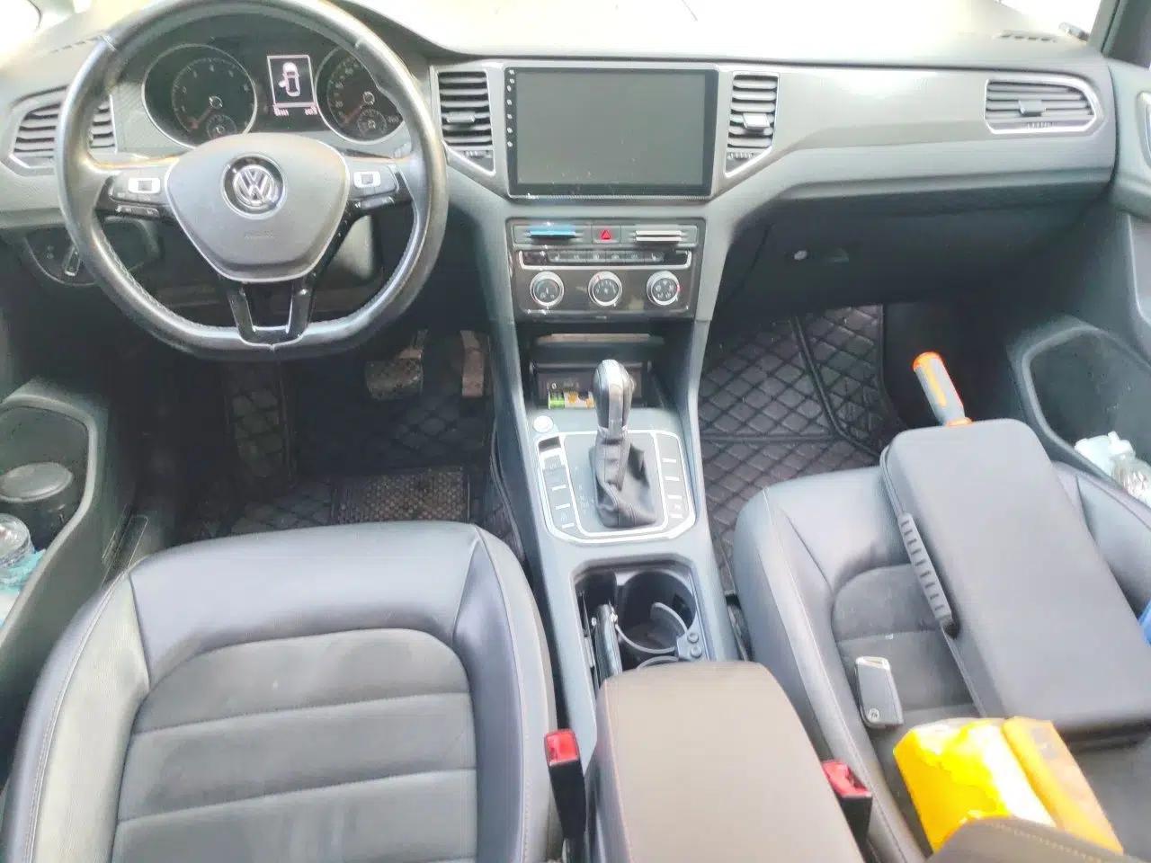 Volkswagen Golf Sportsvan 2018 230TSI Automatic Luxury Model — миниатюра 9