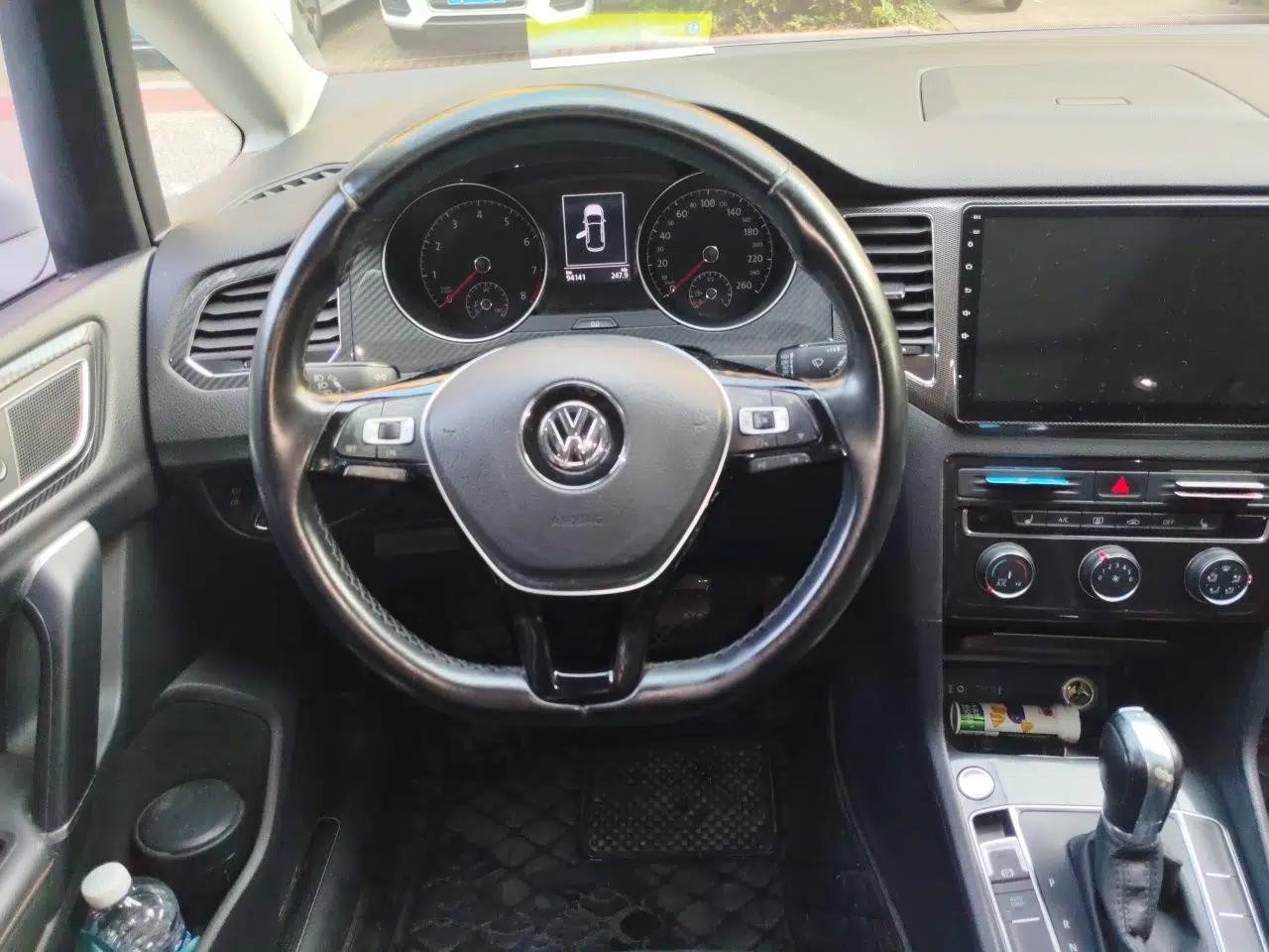Volkswagen Golf Sportsvan 2018 230TSI Automatic Luxury Model — миниатюра 10