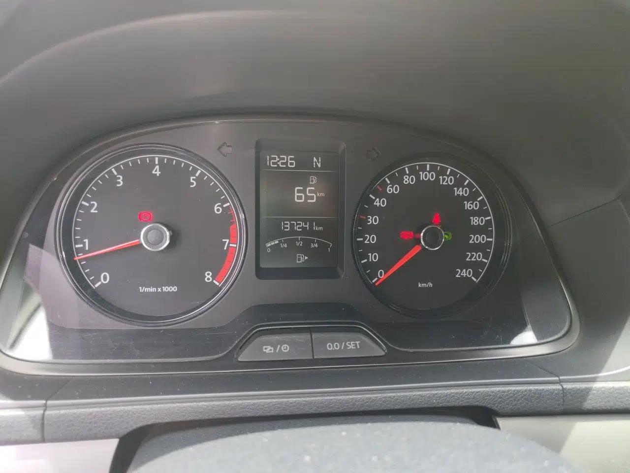 Volkswagen Gran Lavida 2013 1.6L Automatic Fashion Model — миниатюра 12