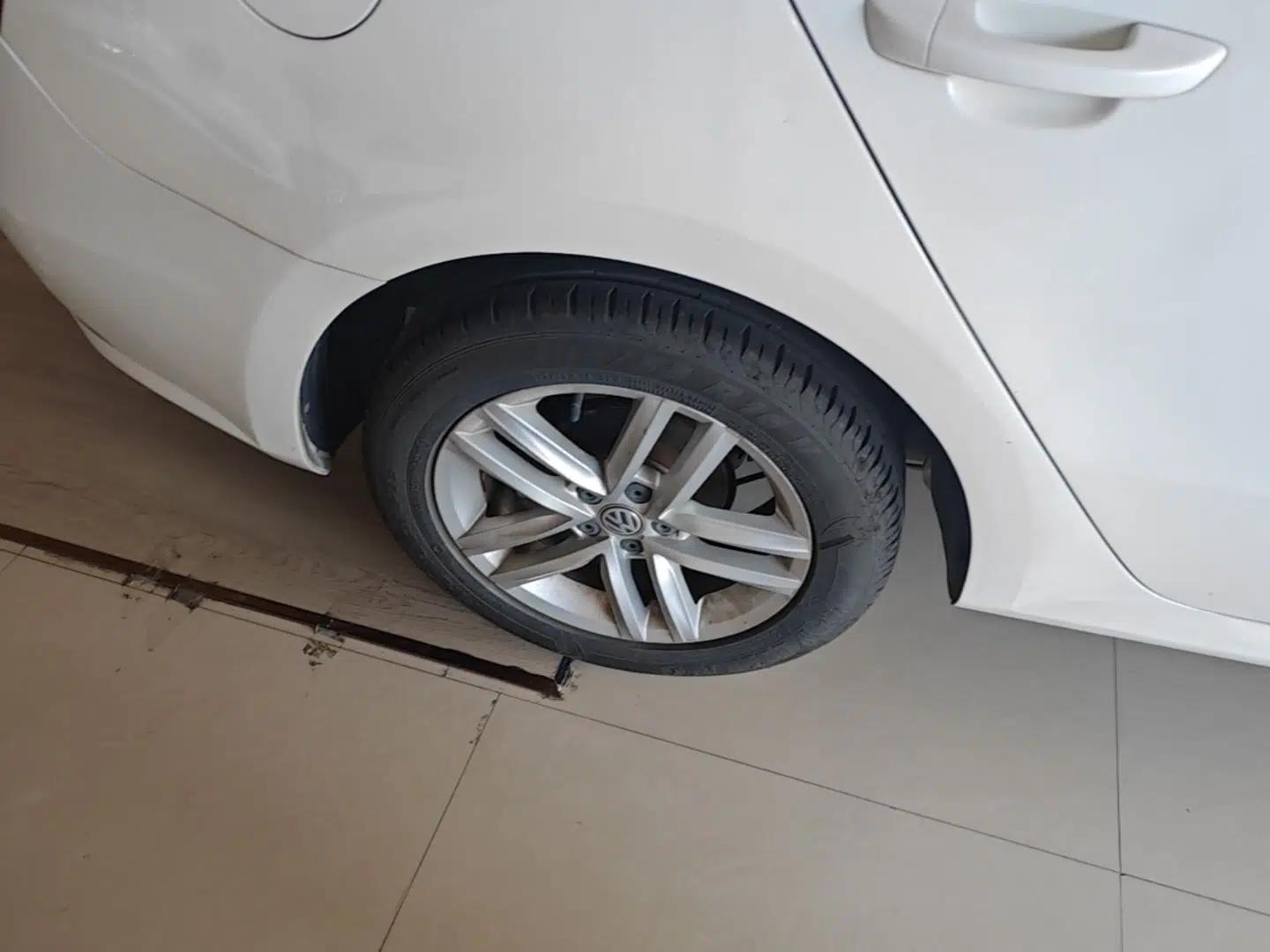Volkswagen Gran Lavida 2015 1.6L Automatic Comfort Edition — миниатюра 11