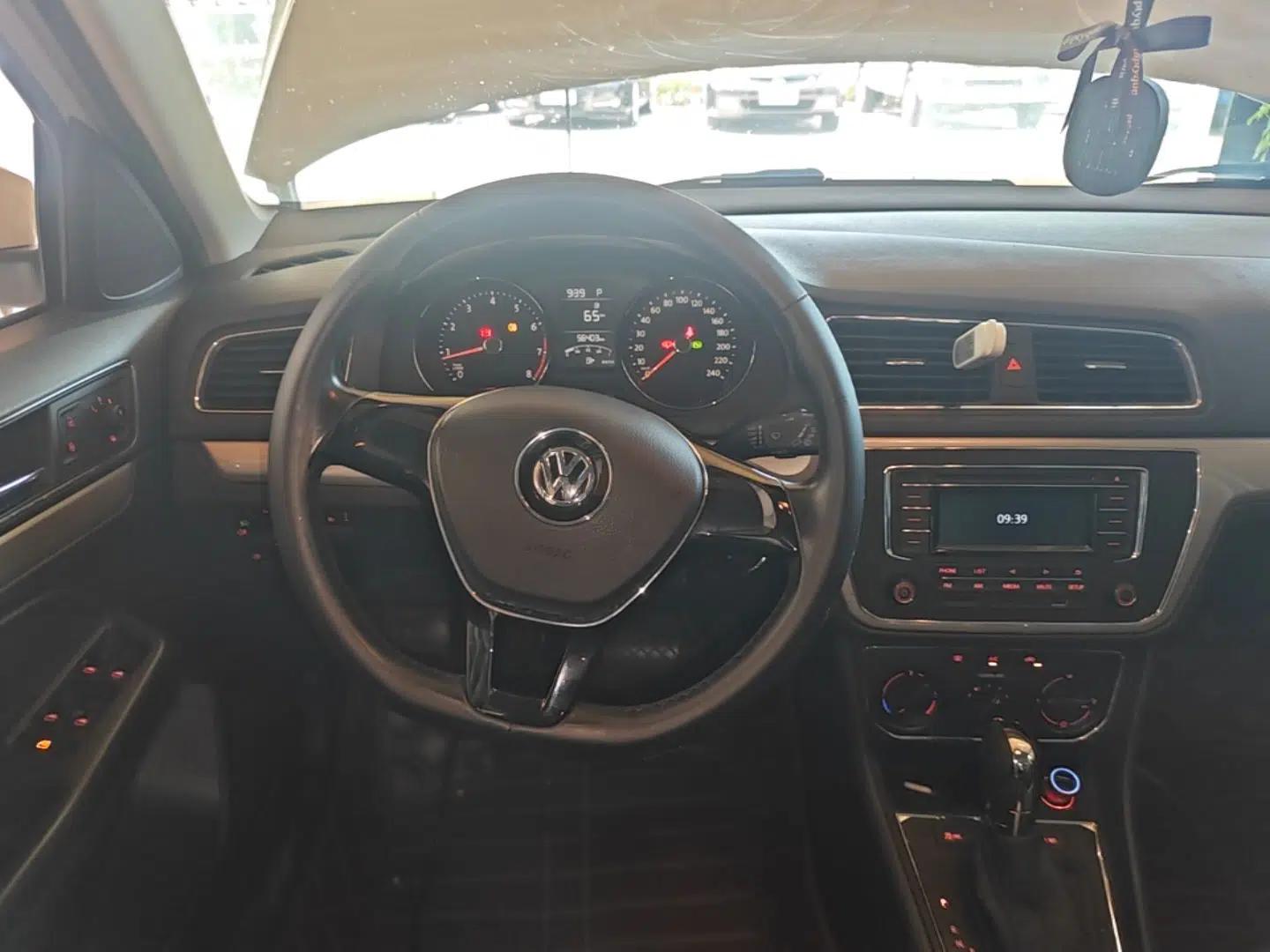 Volkswagen Gran Lavida 2015 1.6L Automatic Comfort Edition — миниатюра 13