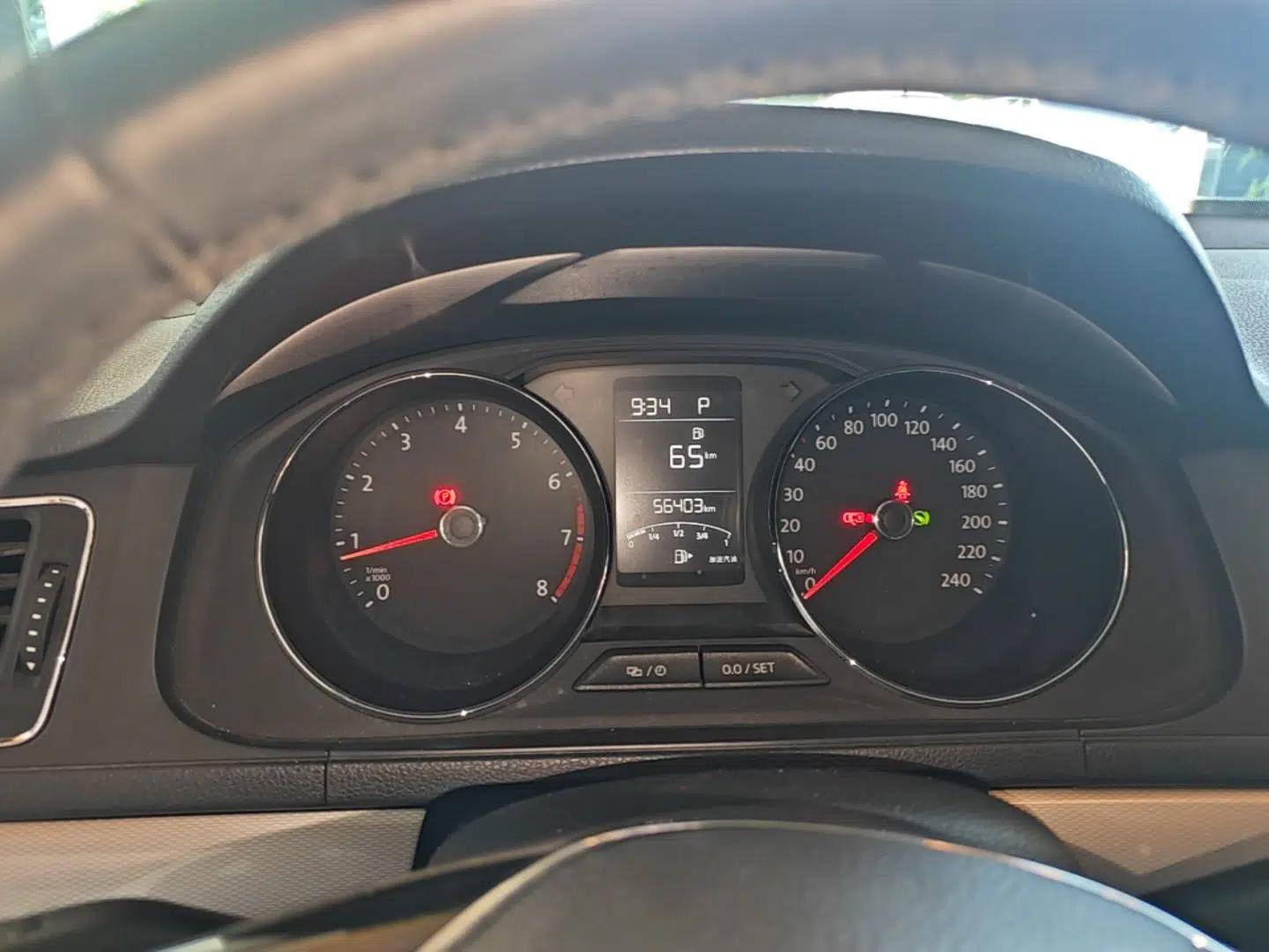 Volkswagen Gran Lavida 2015 1.6L Automatic Comfort Edition — миниатюра 14