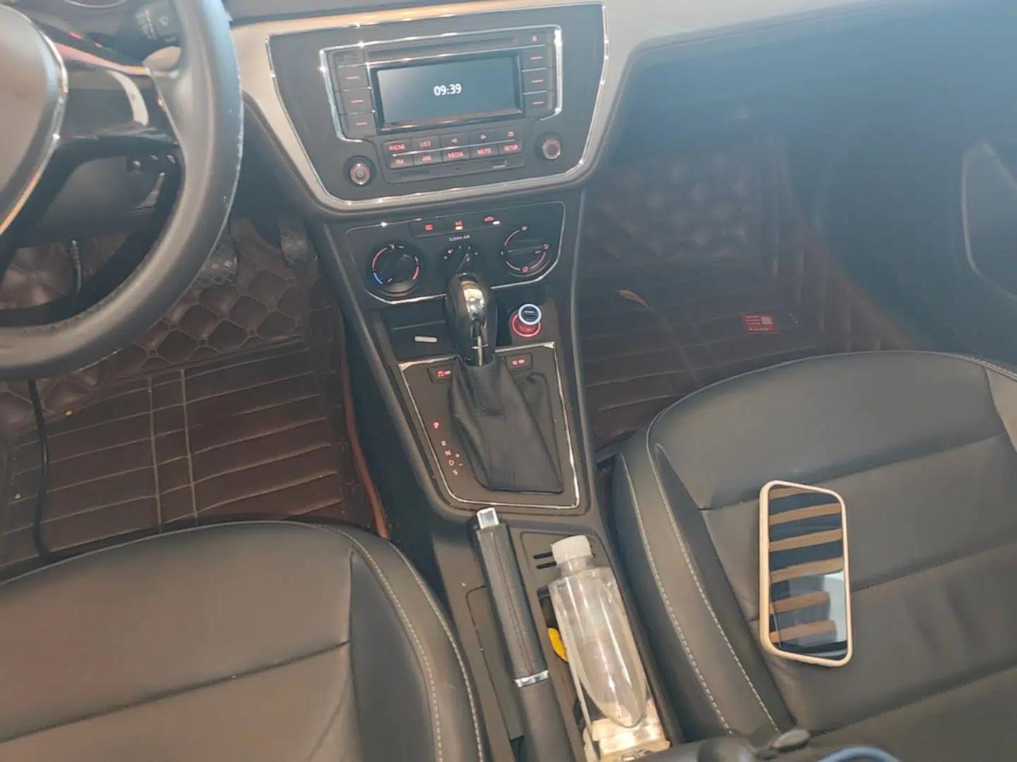 Volkswagen Gran Lavida 2015 1.6L Automatic Comfort Edition — миниатюра 16
