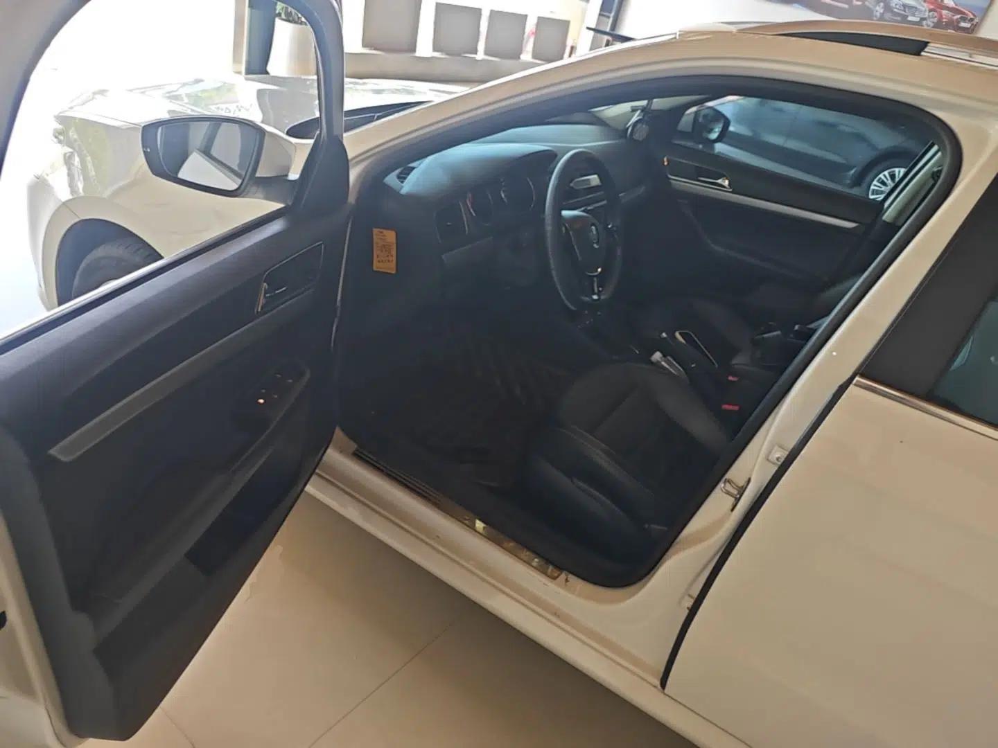 Volkswagen Gran Lavida 2015 1.6L Automatic Comfort Edition — миниатюра 18