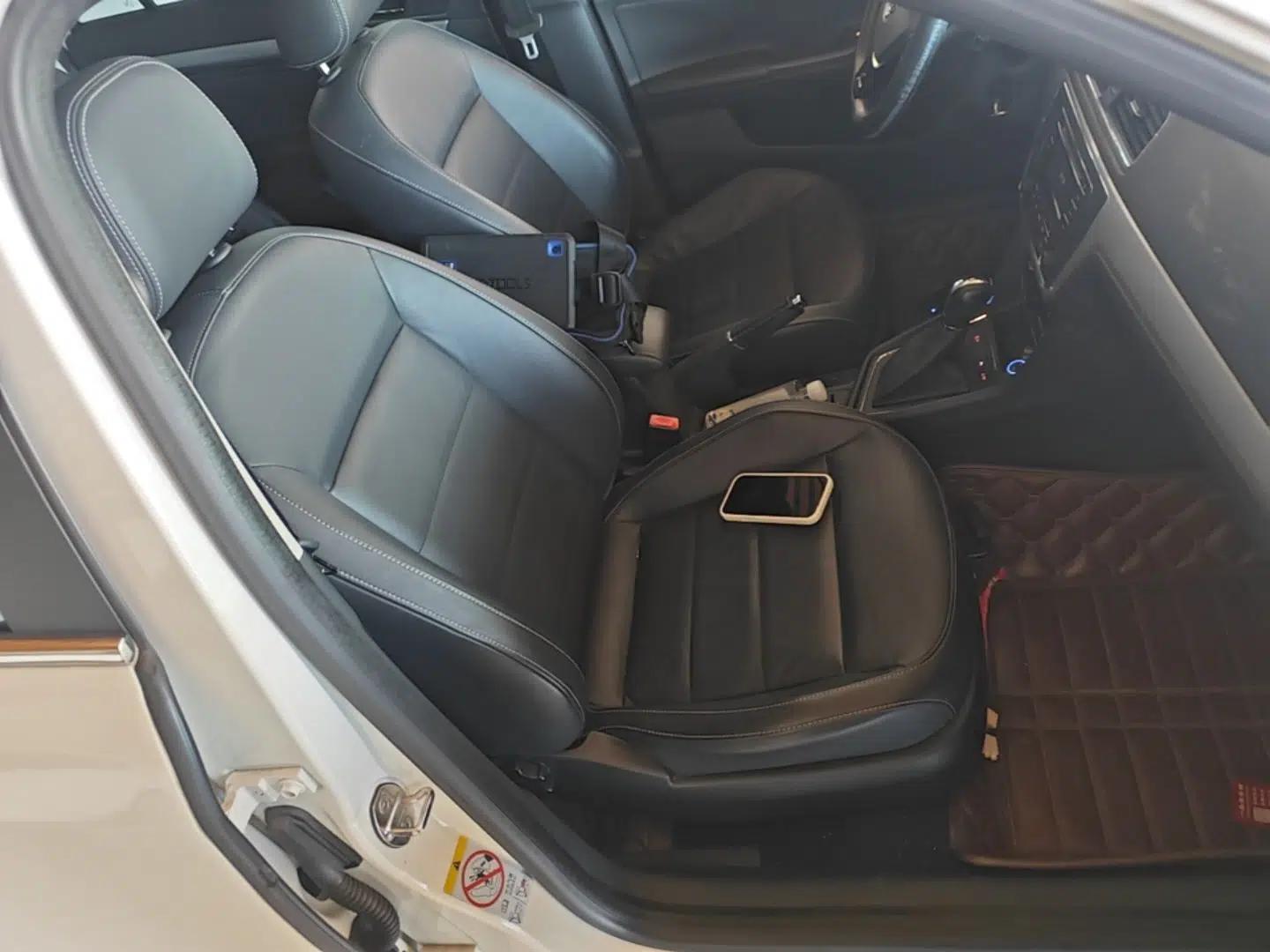 Volkswagen Gran Lavida 2015 1.6L Automatic Comfort Edition — миниатюра 19