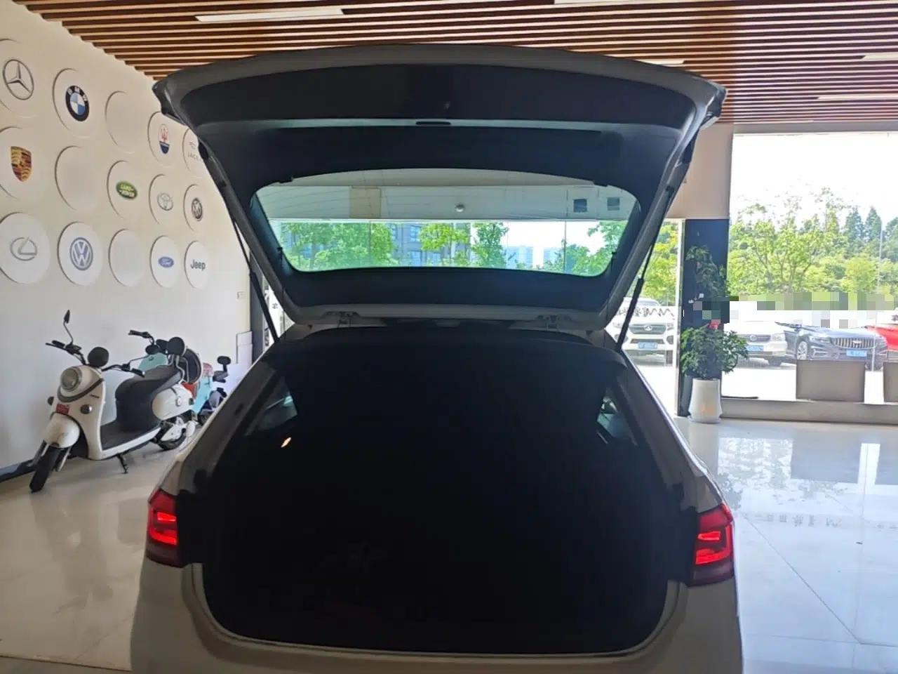 Volkswagen Gran Lavida 2015 1.6L Automatic Comfort Edition — миниатюра 22