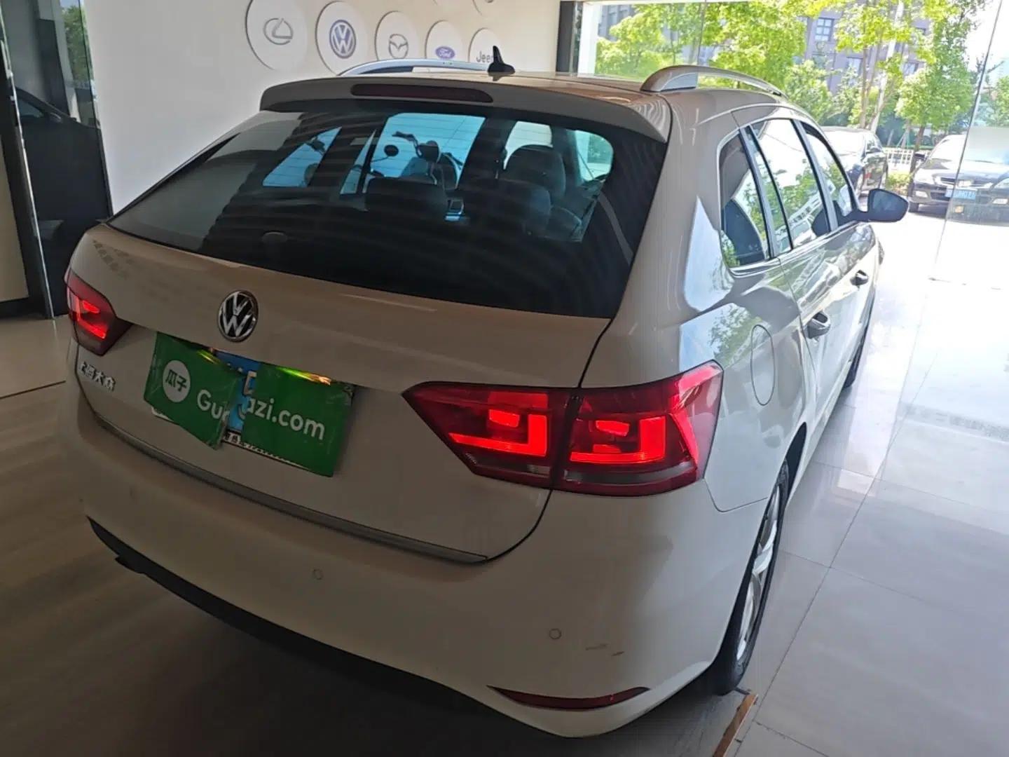 Volkswagen Gran Lavida 2015 1.6L Automatic Comfort Edition — миниатюра 6