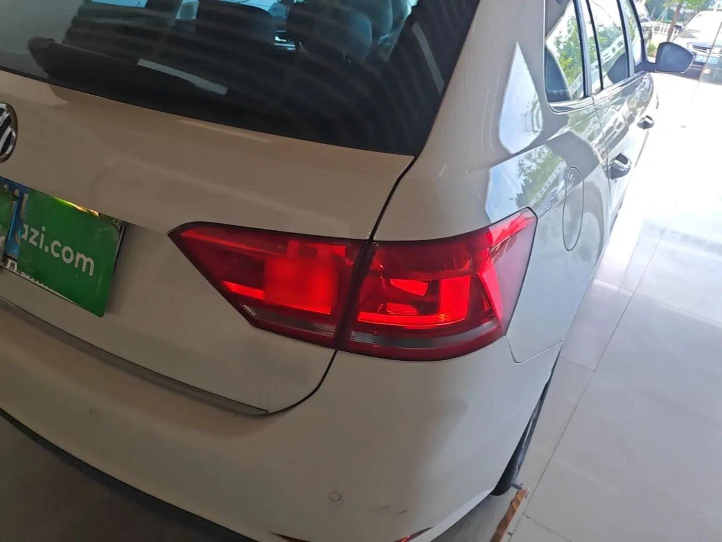 Volkswagen Gran Lavida 2015 1.6L Automatic Comfort Edition — миниатюра 9