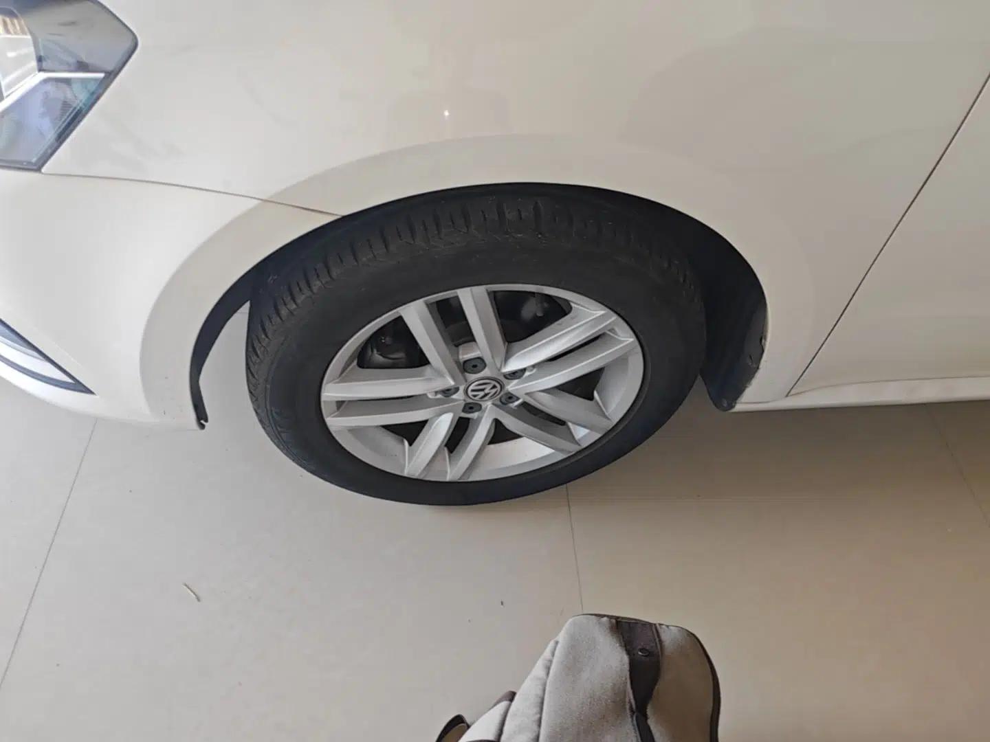 Volkswagen Gran Lavida 2015 1.6L Automatic Comfort Edition — миниатюра 10
