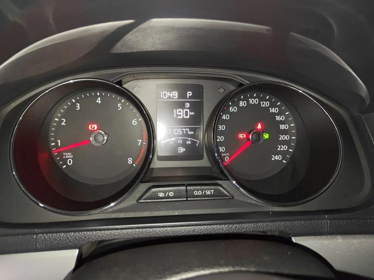 Volkswagen Gran Lavida 2015 1.6L Automatic Comfort Edition — миниатюра 11