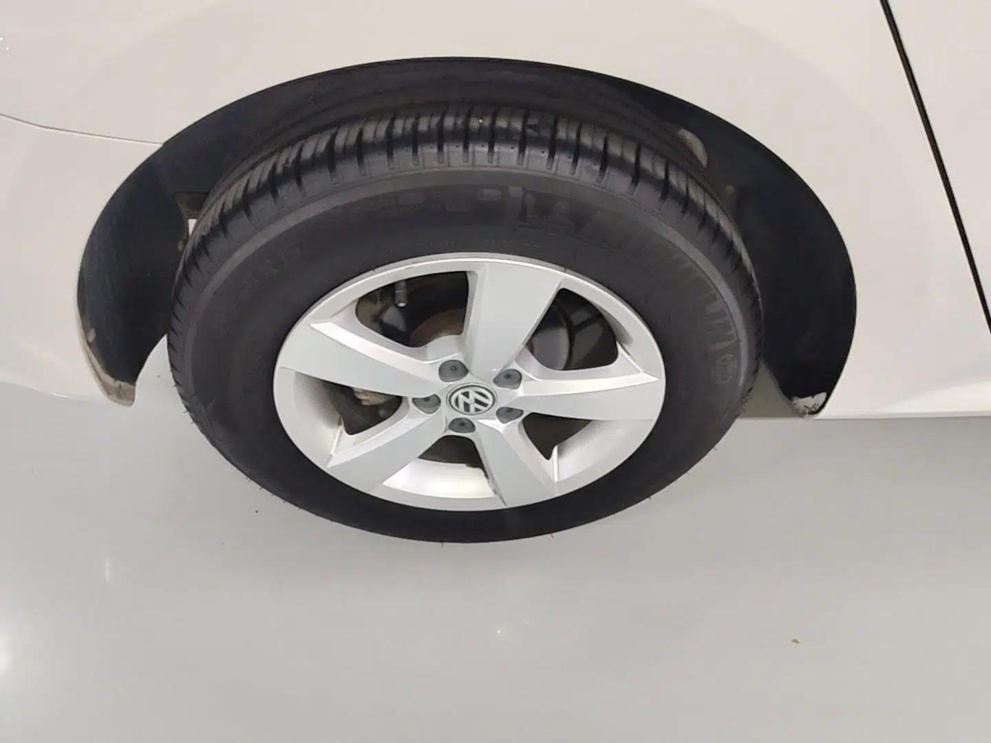 Volkswagen Gran Lavida 2015 1.6L Automatic Fashion Edition — миниатюра 11