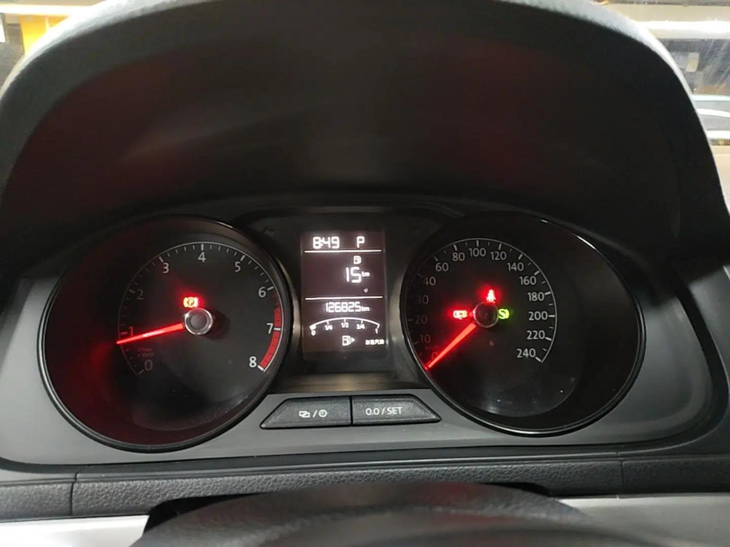 Volkswagen Gran Lavida 2015 1.6L Automatic Fashion Edition — миниатюра 19