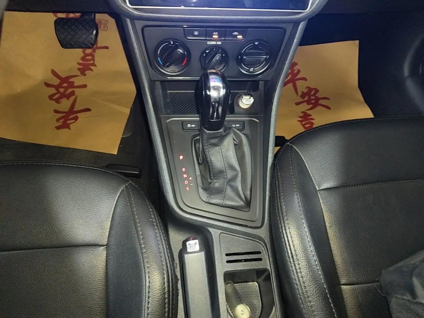 Volkswagen Gran Lavida 2015 1.6L Automatic Fashion Edition — миниатюра 21