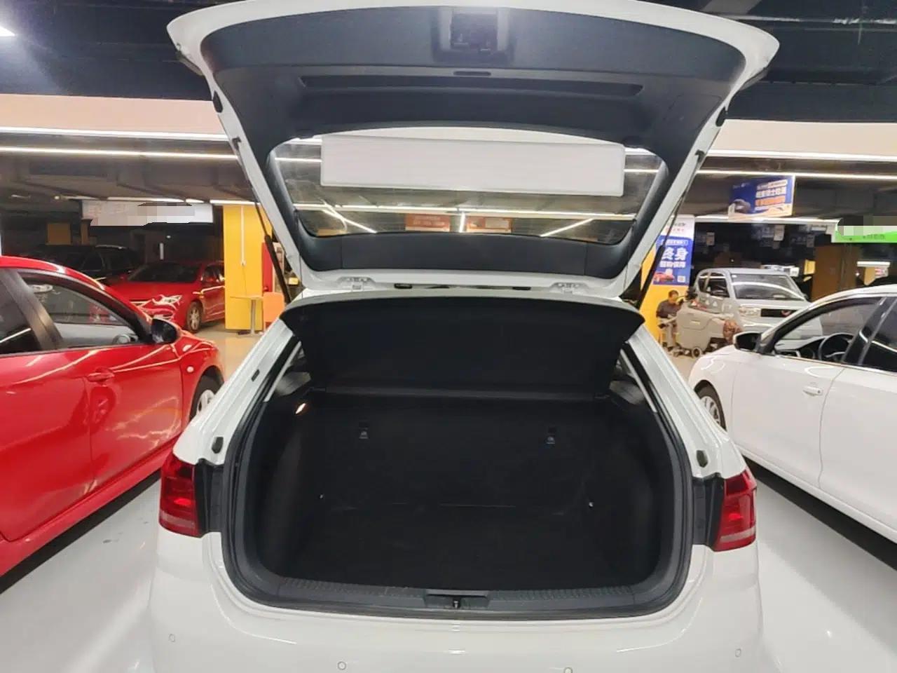 Volkswagen Gran Lavida 2015 1.6L Automatic Fashion Edition — миниатюра 27