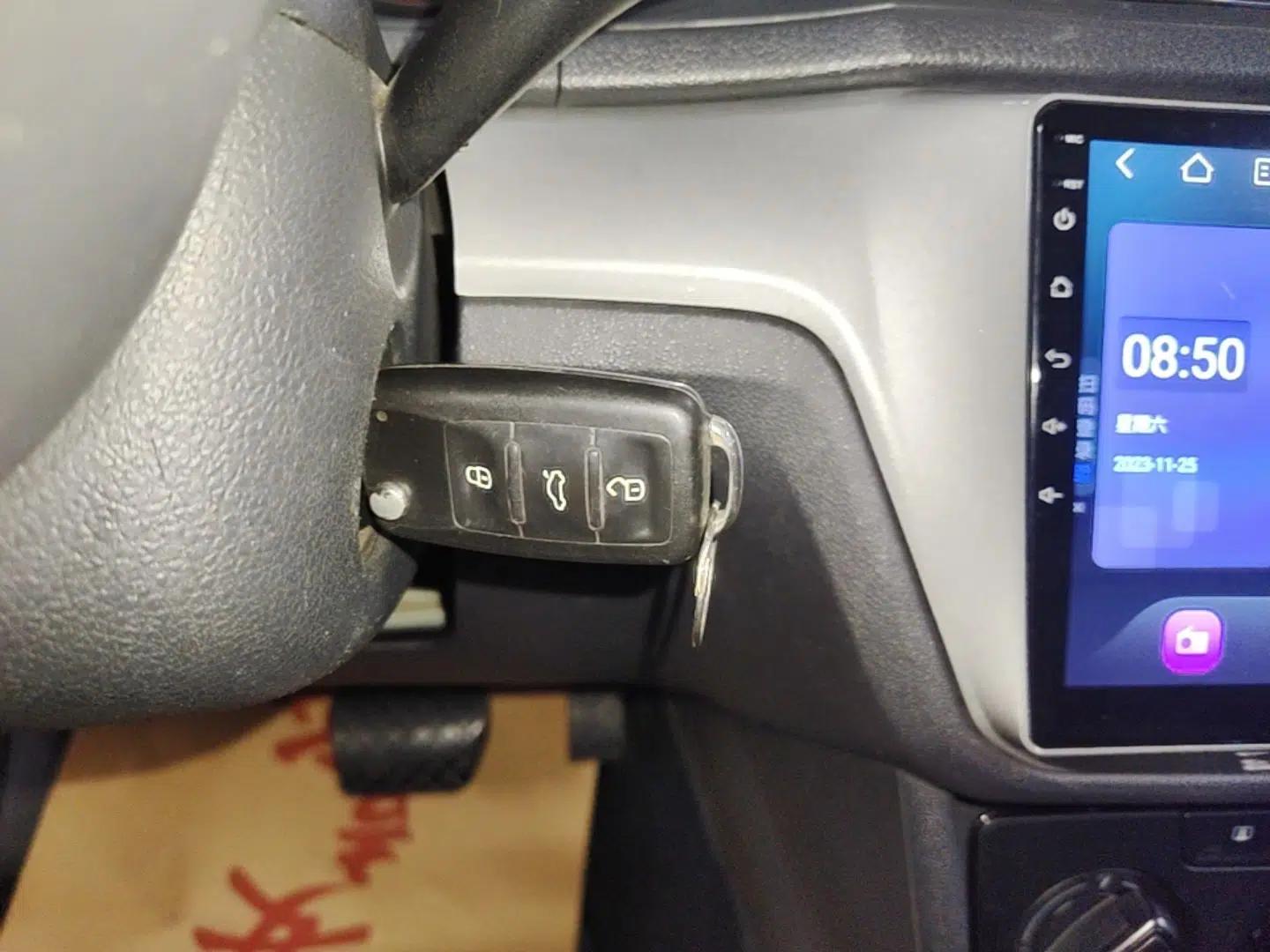 Volkswagen Gran Lavida 2015 1.6L Automatic Fashion Edition — миниатюра 28