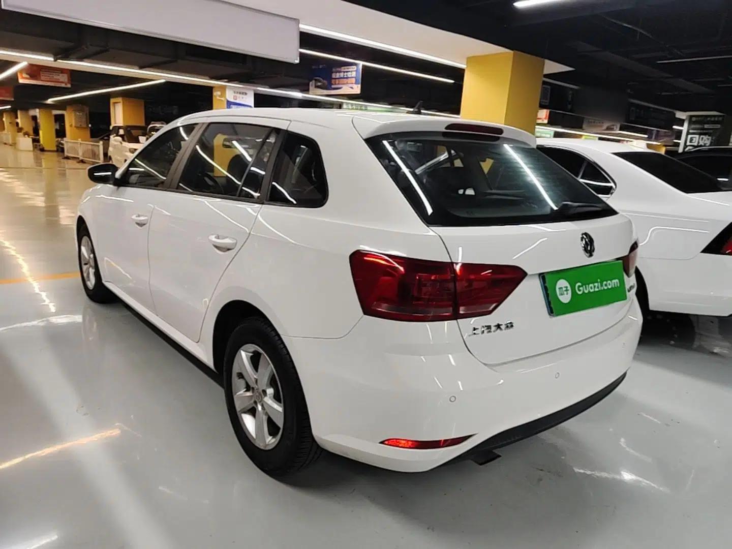 Volkswagen Gran Lavida 2015 1.6L Automatic Fashion Edition — миниатюра 4