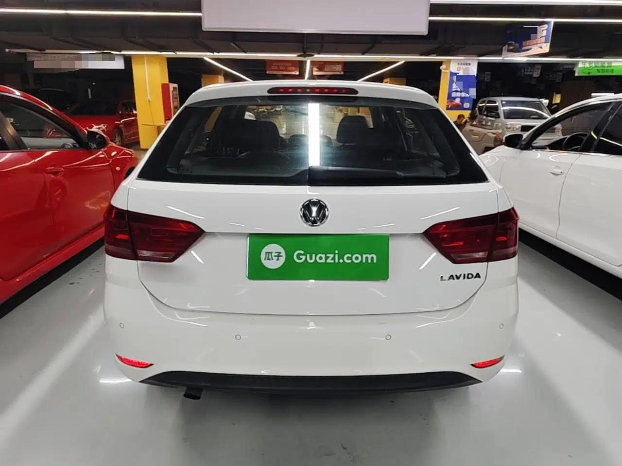 Volkswagen Gran Lavida 2015 1.6L Automatic Fashion Edition — миниатюра 5