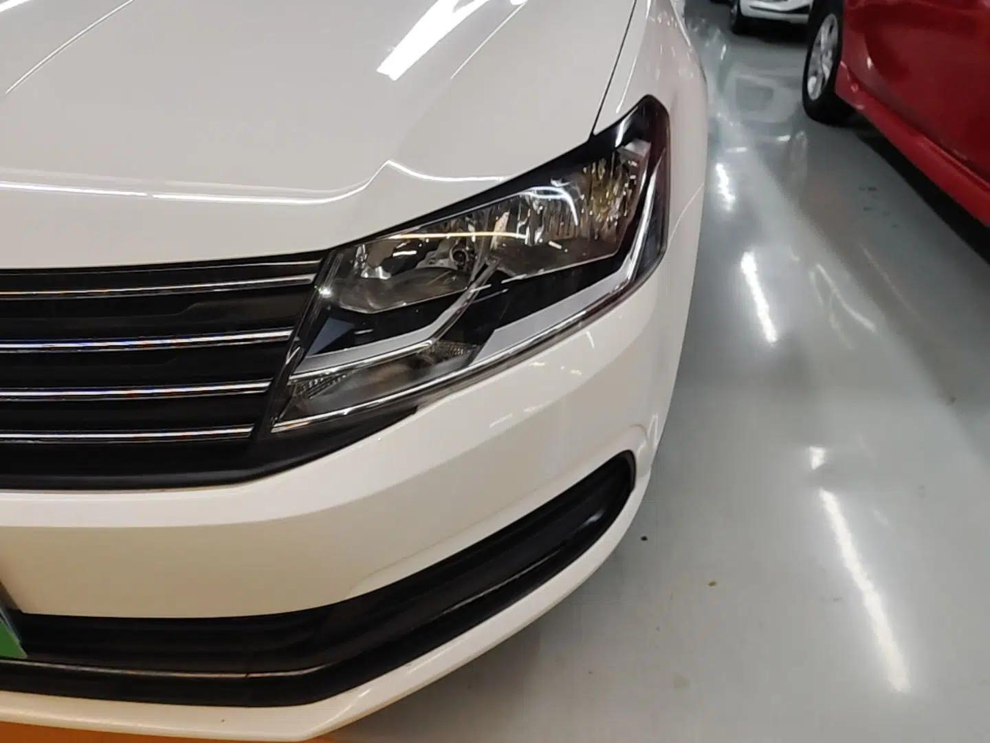 Volkswagen Gran Lavida 2015 1.6L Automatic Fashion Edition — миниатюра 8