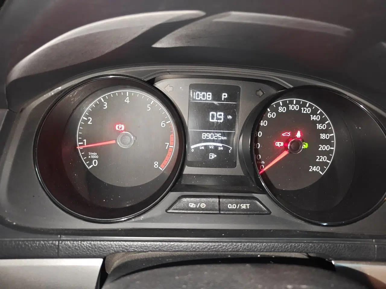 Volkswagen Gran Lavida 2015 1.6L Automatic Fashion Edition — миниатюра 11