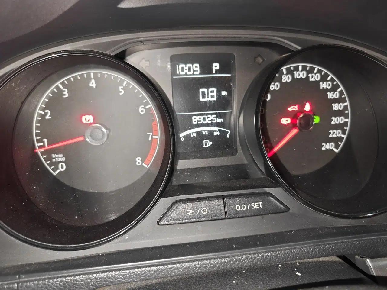 Volkswagen Gran Lavida 2015 1.6L Automatic Fashion Edition — миниатюра 12