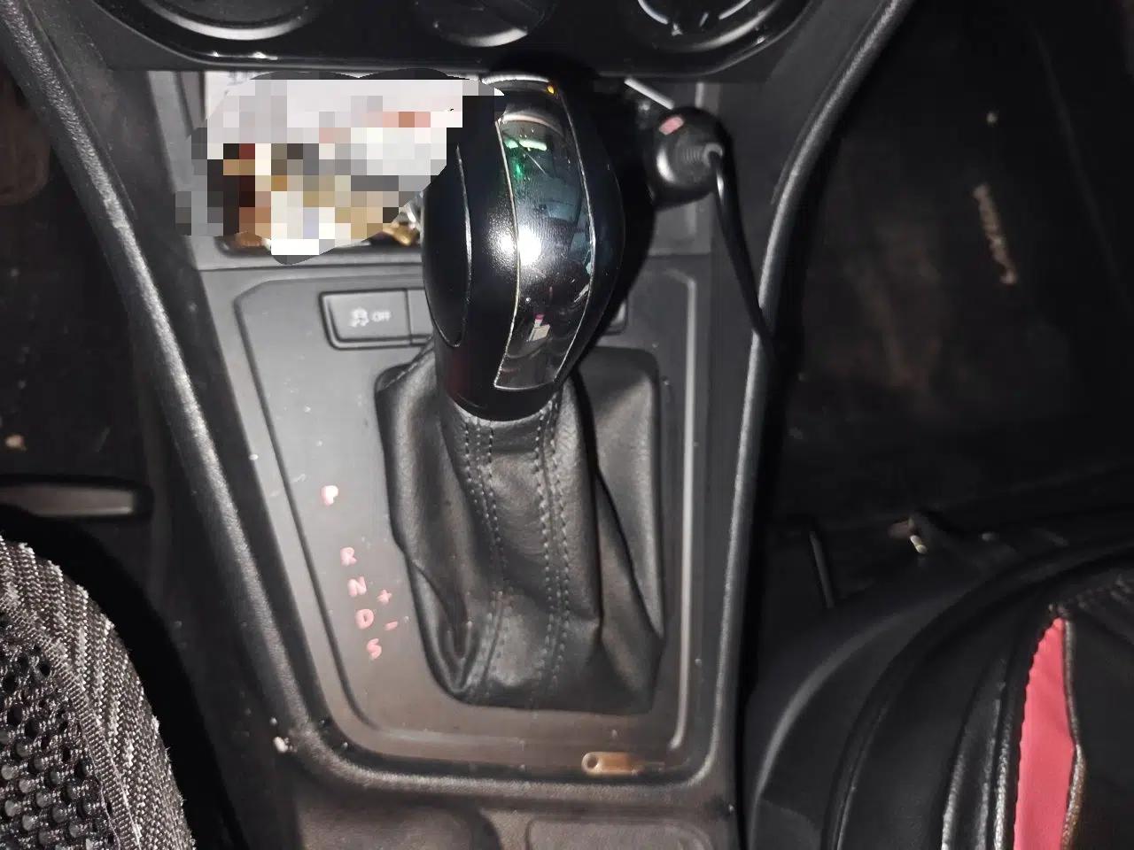 Volkswagen Gran Lavida 2015 1.6L Automatic Fashion Edition — миниатюра 14