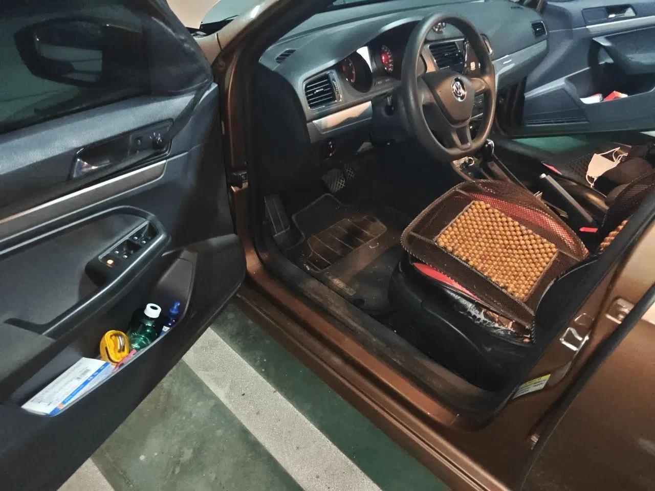 Volkswagen Gran Lavida 2015 1.6L Automatic Fashion Edition — миниатюра 16