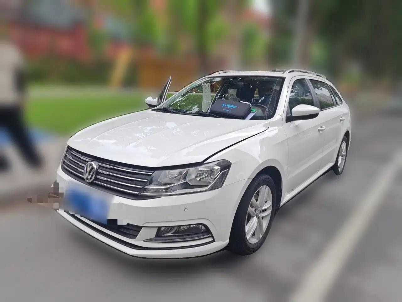 Volkswagen Gran Lavida 2015 1.6L Automatic Comfort Edition — миниатюра 1