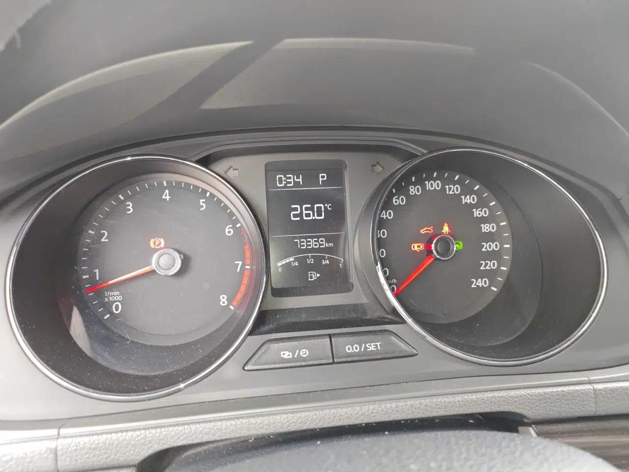 Volkswagen Gran Lavida 2015 1.6L Automatic Comfort Edition — миниатюра 11
