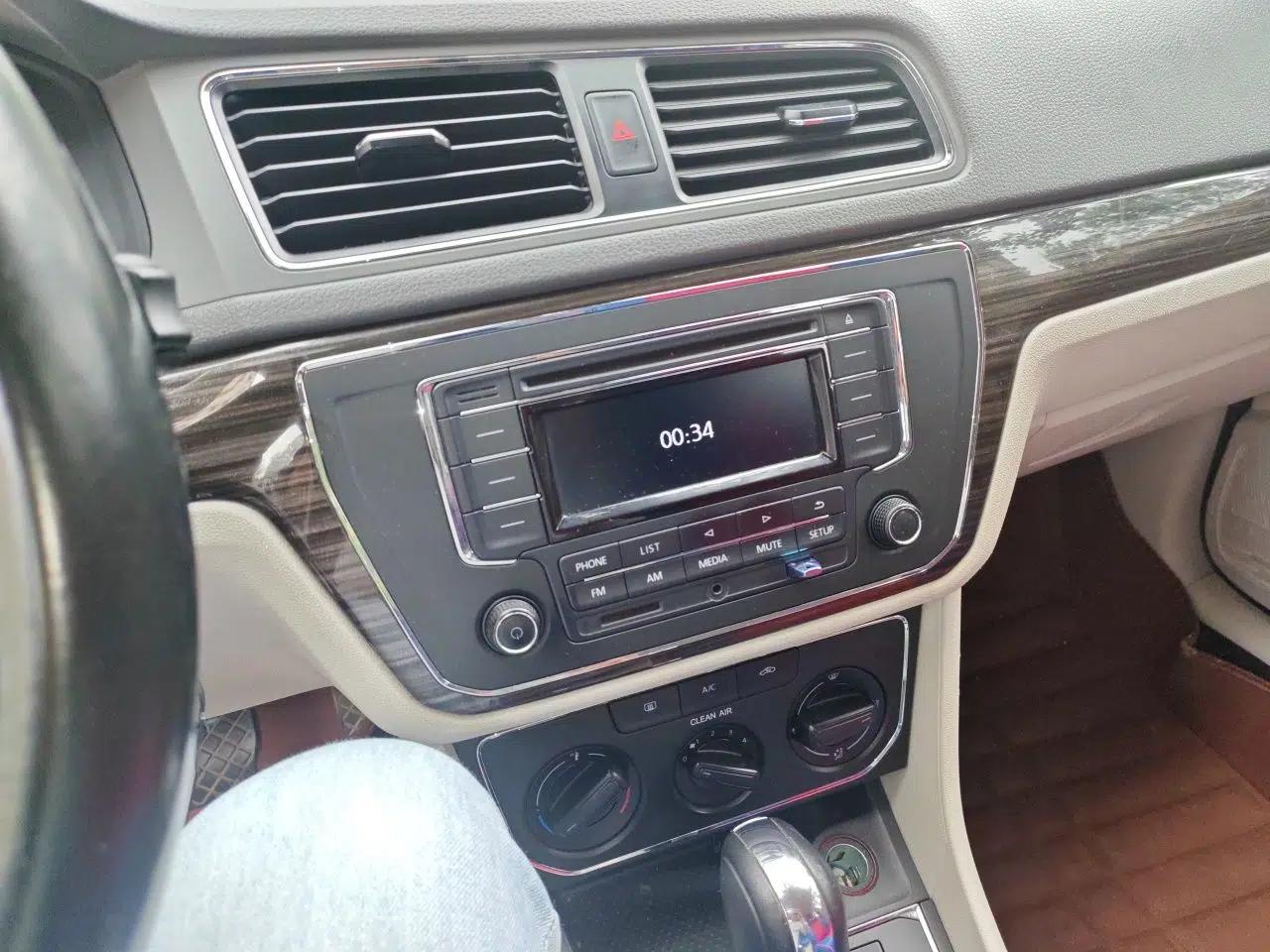 Volkswagen Gran Lavida 2015 1.6L Automatic Comfort Edition — миниатюра 13