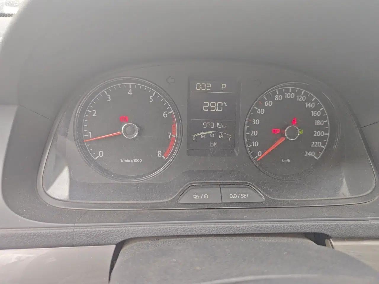 Volkswagen Gran Lavida 2013 1.6L Automatic Fashion Model — миниатюра 12