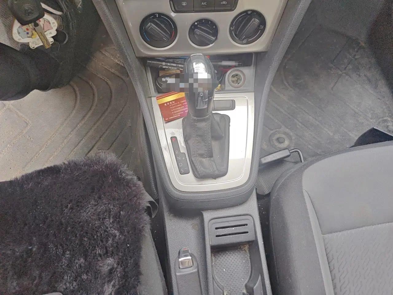 Volkswagen Gran Lavida 2013 1.6L Automatic Fashion Model — миниатюра 14