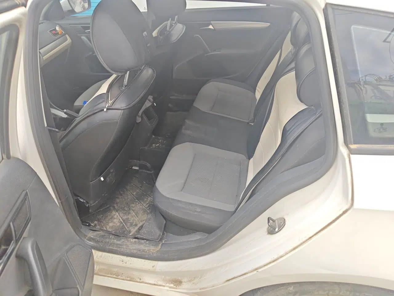 Volkswagen Gran Lavida 2013 1.6L Automatic Fashion Model — миниатюра 17