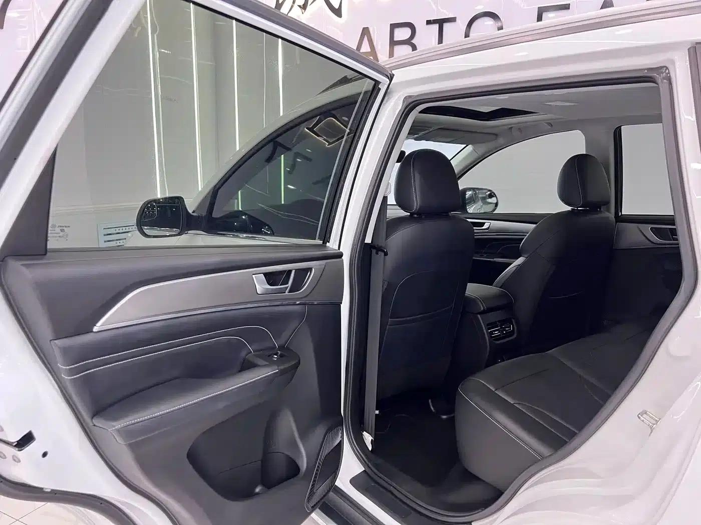 Haval M6 2021 PLUS 1.5T DCT Luxury Intelligent Connectivity Edition — миниатюра 13