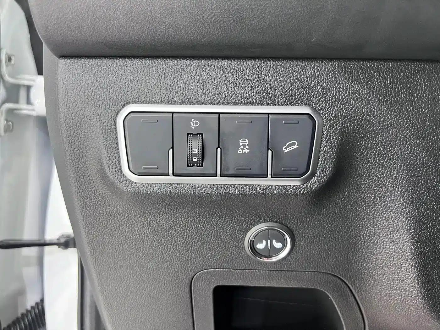 Haval M6 2021 PLUS 1.5T DCT Luxury Intelligent Connectivity Edition — миниатюра 10